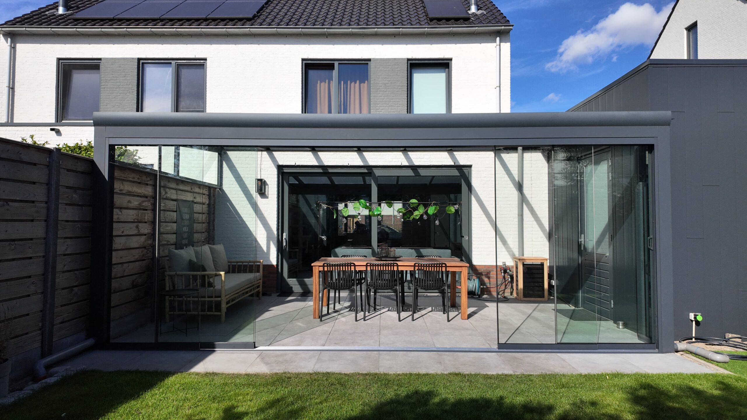 Glaswand-glazenschuifwand-overkapping-Glaswanden-Shop-Project-Helmond-5