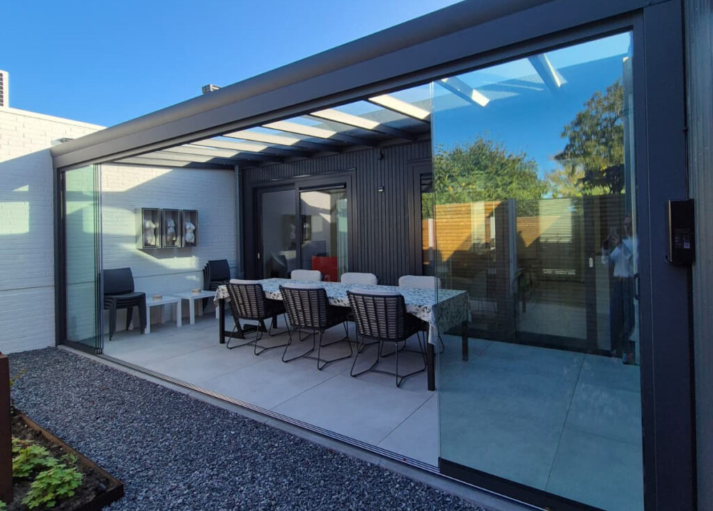 Overkapping-met-glazen-schuifwand-Project-Asten-Someren